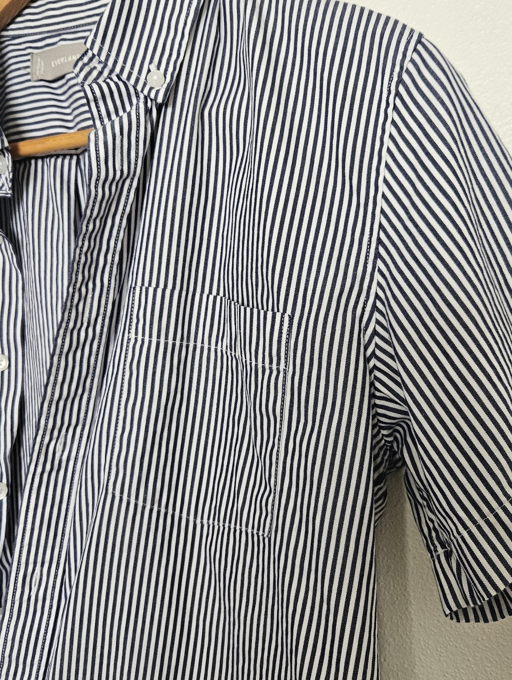 EVERLANE Air Oxford Short Sleeve Striped Button Down Shirt Navy Blue White M - Picture 4 of 9